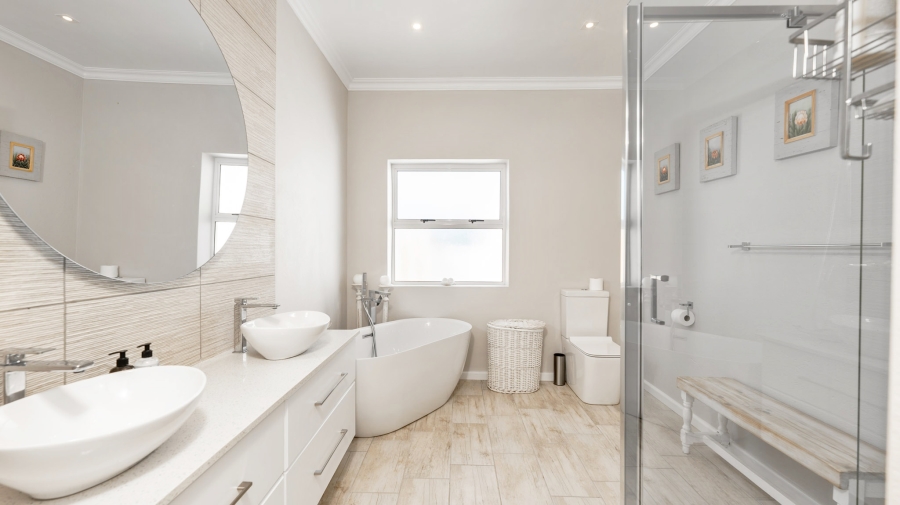 4 Bedroom Property for Sale in Struisbaai Western Cape